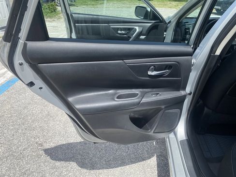 Used 2017 Nissan Altima 2.5 S w/ Power Driver Seat Package FWD image 10