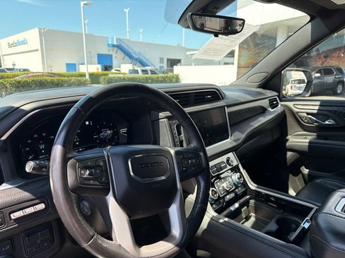 Used 2022 GMC Yukon XL Denali w/ Advanced Technology Package AWD/4WD image 11