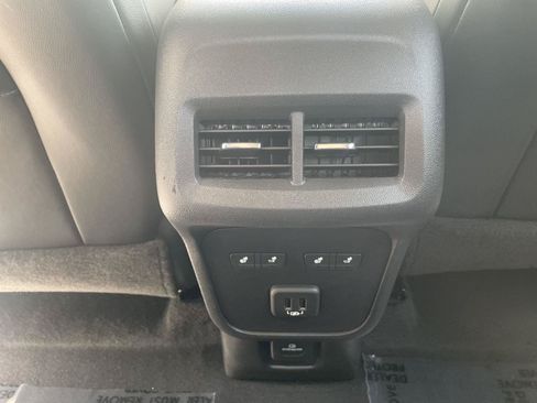 Used 2020 Chevrolet Equinox Premier FWD image 23