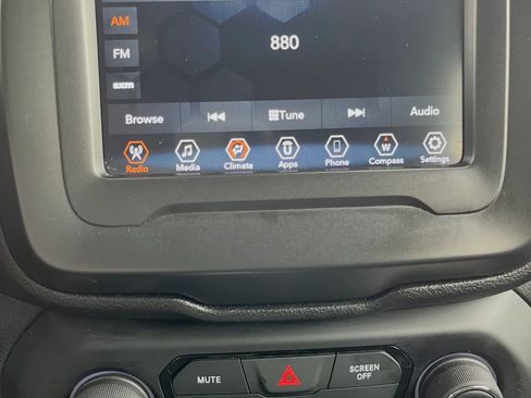 Used 2019 Jeep Renegade Altitude w/ Quick Order Package 2XM AWD/4WD image 17