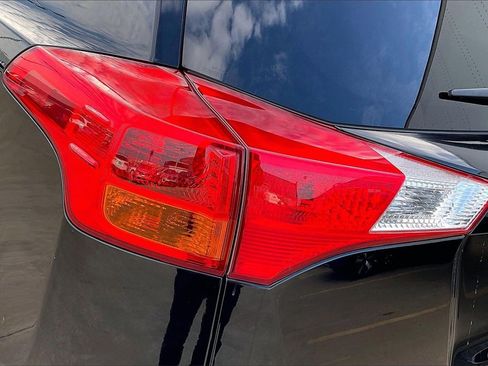 Used 2013 Toyota RAV4 XLE image 29