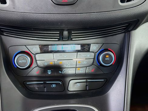 Used 2017 Ford C-MAX Energi SE w/ Cold Weather Package FWD image 22