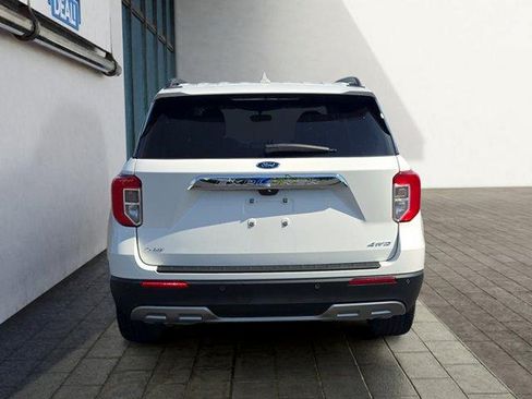 Used 2023 Ford Explorer XLT w/ Equipment Group 202A AWD/4WD image 4