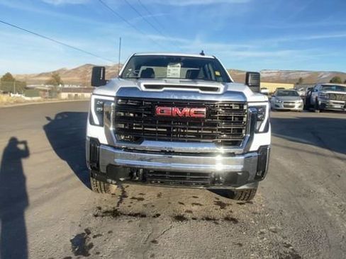 Used 2024 GMC Sierra 3500 Pro image 3