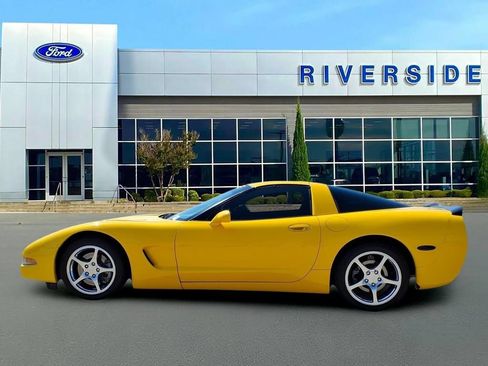 Used 2004 Chevrolet Corvette Coupe w/ Roof Package RWD image 4
