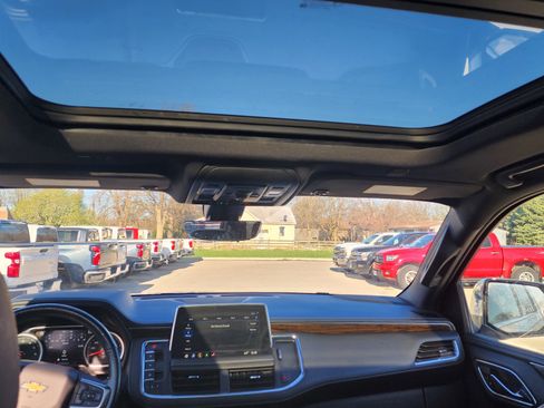 Used 2021 Chevrolet Tahoe Premier w/ Premium Package AWD/4WD image 7