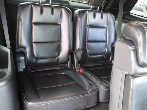 Used 2018 Ford Explorer Limited w/ Equipment Group 301A AWD/4WD image 33