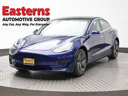 Used 2019 Tesla Model 3 Standard Range image 1