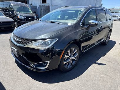 Used 2017 Chrysler Pacifica Limited