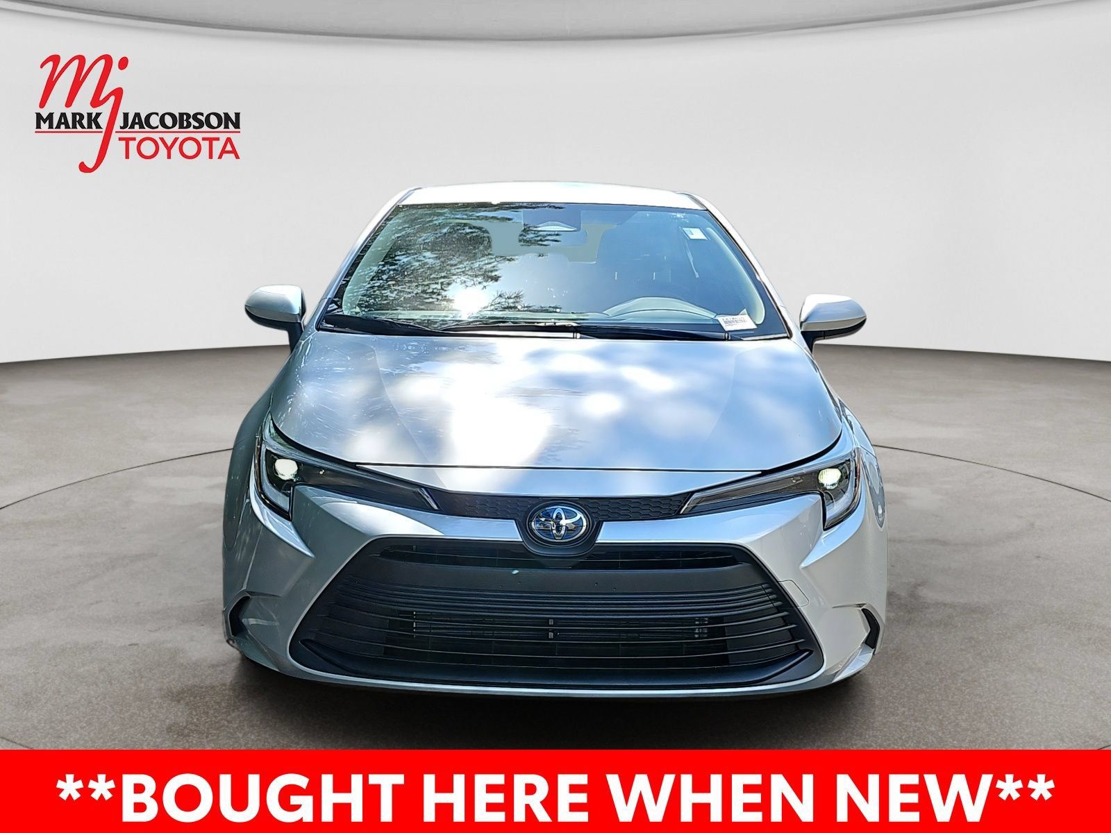 Used 2025 Toyota Corolla LE w/ Convenience Package FWD image 3