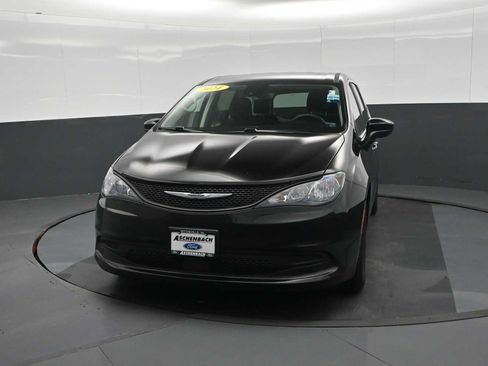 Used 2024 Chrysler Voyager LX FWD image 5