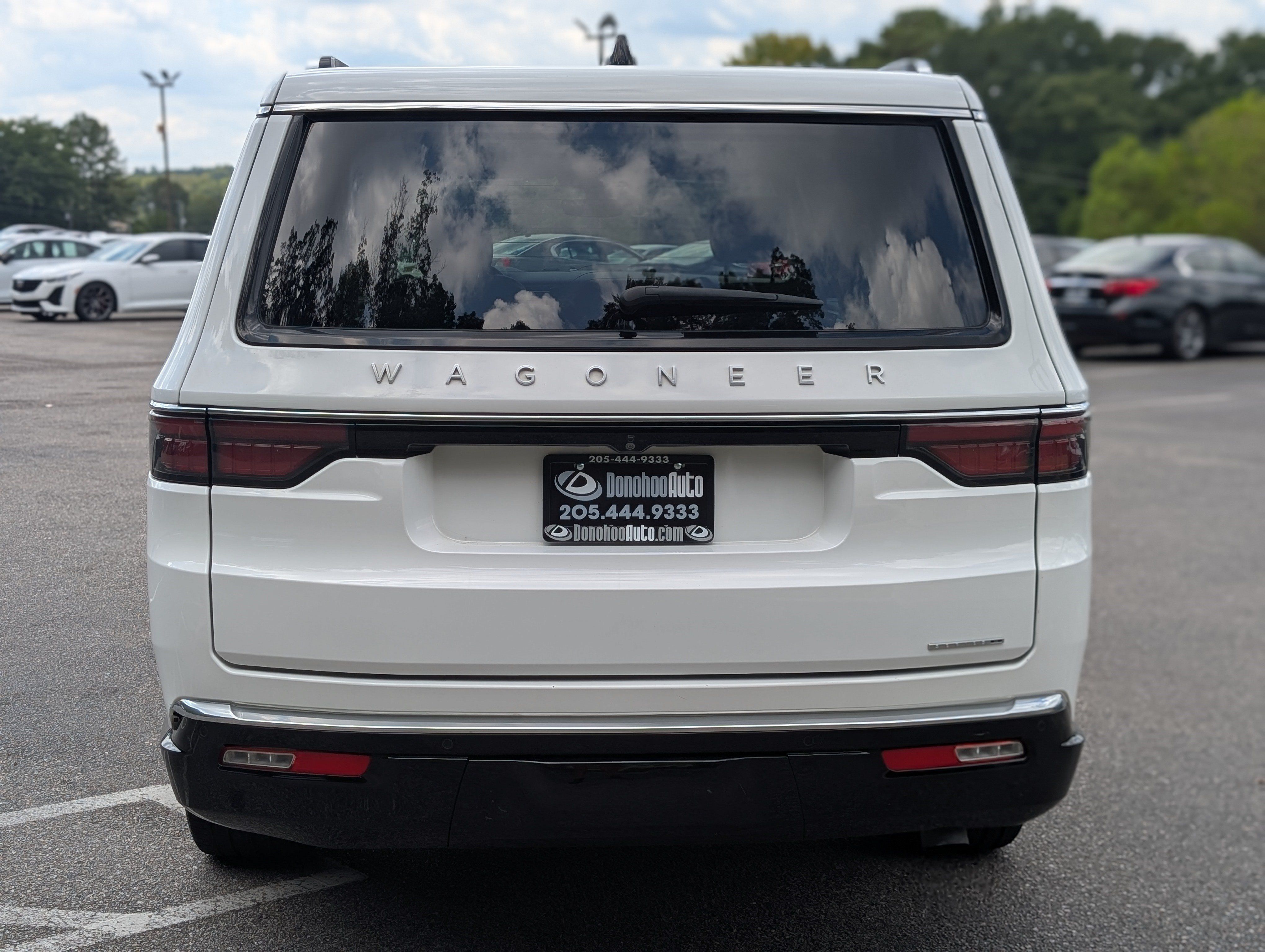 Used 2024 Jeep Wagoneer L Series II w/ Convenience Group I AWD/4WD image 8