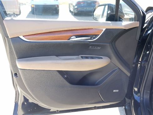 Used 2017 Cadillac XT5 Platinum w/ Driver Assist Package image 13