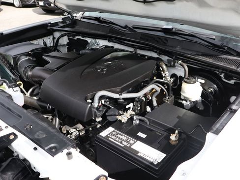 Used 2016 Toyota Tacoma TRD Off-Road w/ Towing Package image 12