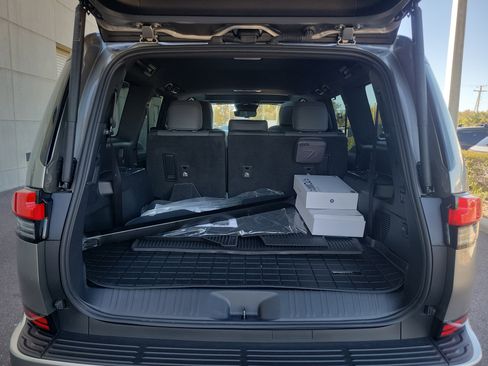 Used 2024 Lexus GX 550 image 32