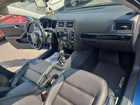 Used 2017 Volkswagen Jetta SEL FWD image 18
