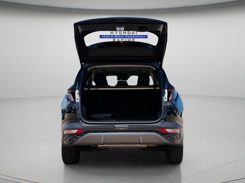 Certified 2024 Hyundai Tucson Limited AWD/4WD image 10