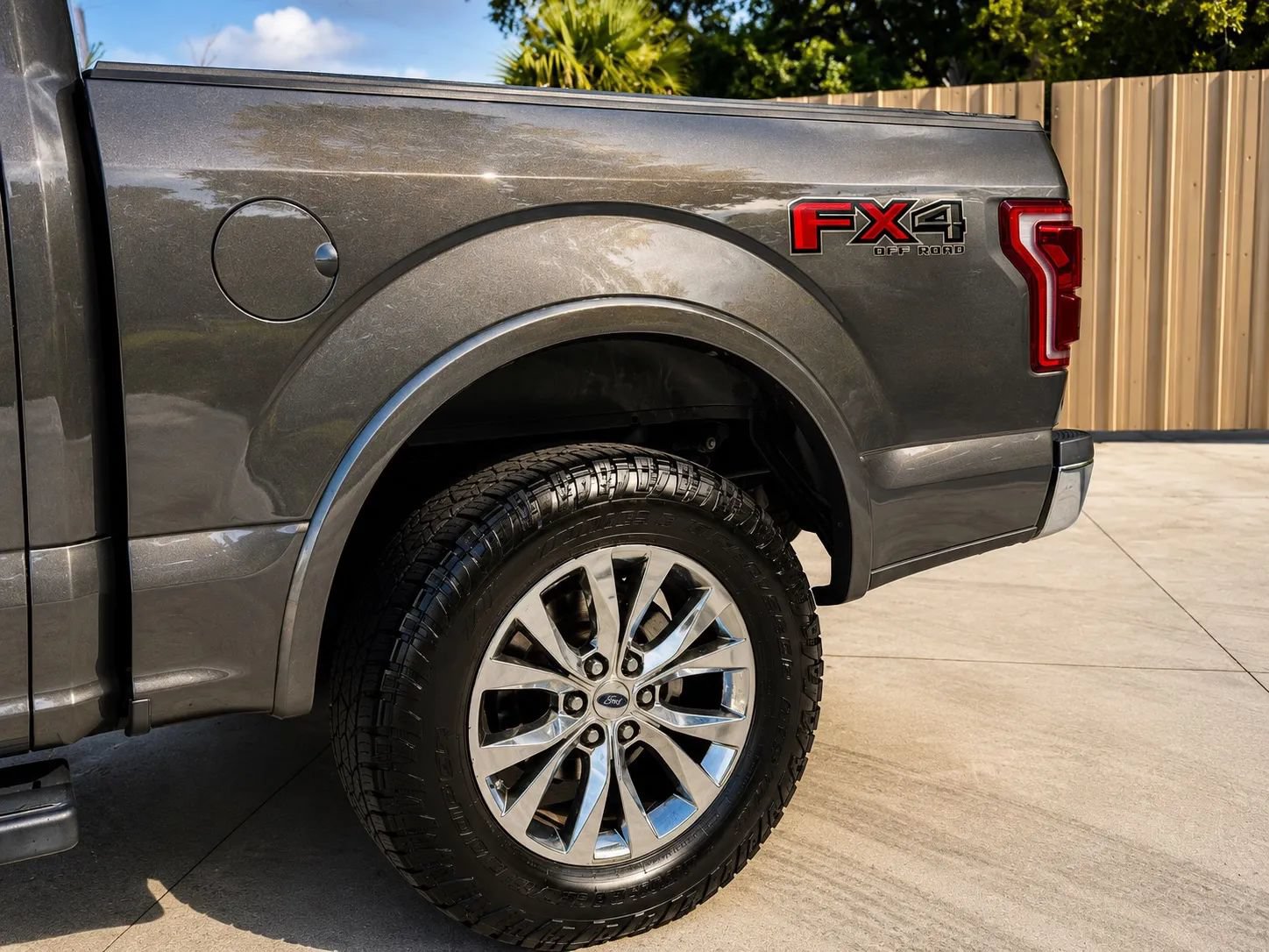Used 2015 Ford F150 Lariat w/ Equipment Group 502A Luxury AWD/4WD image 7