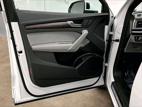 Used 2023 Audi Q5 2.0T Premium w/ Convenience Package image 25