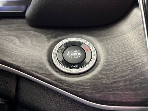 Used 2023 Jeep Grand Cherokee L Limited w/ Black Appearance Package image 21