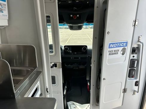 Used 2022 Mercedes-Benz Sprinter 4500 w/ Parking Package image 35