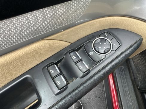 Used 2017 Ford Explorer XLT w/ Equipment Group 202A AWD/4WD image 13
