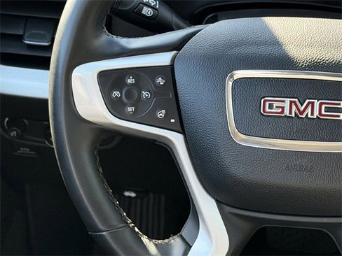 Used 2024 GMC Terrain SLT image 11