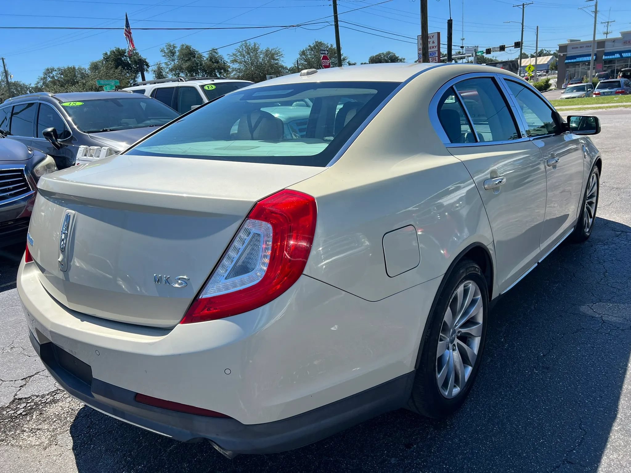 Used 2014 Lincoln MKS FWD image 5