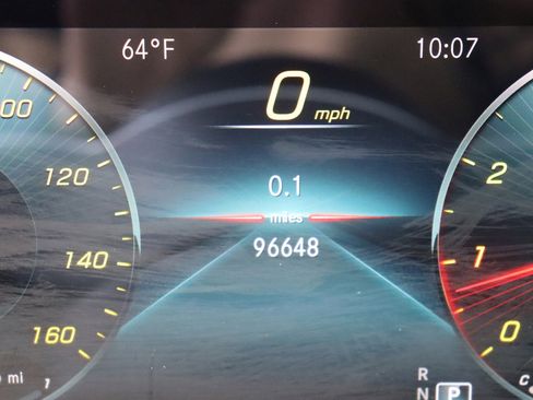 Used 2020 Mercedes-Benz GLB 250 w/ Premium Package image 32