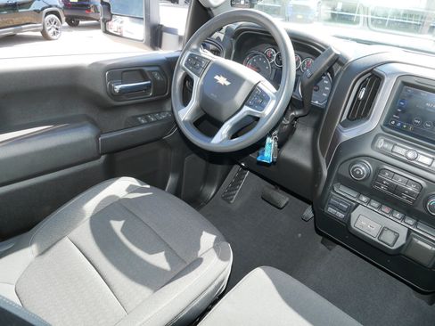 Used 2022 Chevrolet Silverado 2500 Custom w/ Custom Value Package AWD/4WD image 9