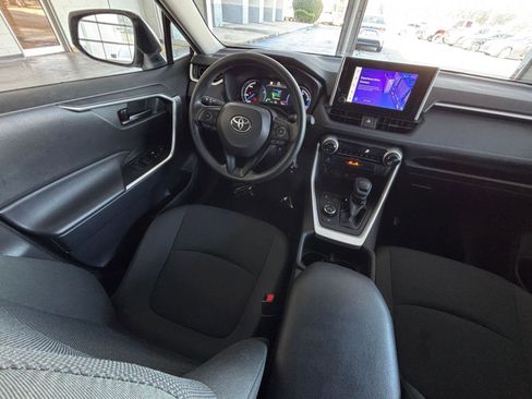 Used 2025 Toyota RAV4 LE image 38