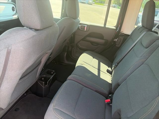 Used 2025 Jeep Wrangler Unlimited Sahara AWD/4WD image 11