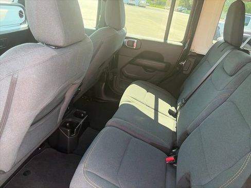 Used 2025 Jeep Wrangler Unlimited Sahara AWD/4WD image 11
