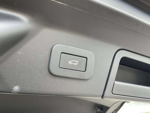 Used 2026 Land Rover Range Rover Velar S AWD/4WD image 19
