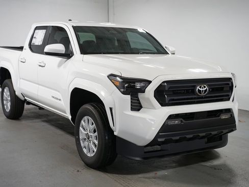 New 2026 Toyota Tacoma SR5 image 3