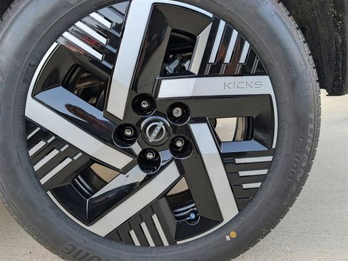 New 2026 Nissan Kicks SV image 6