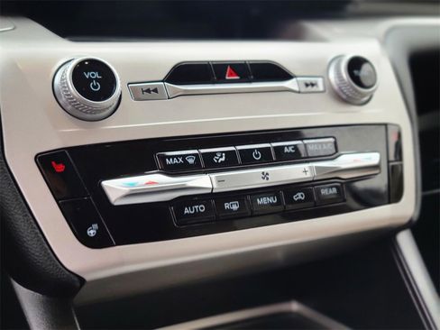 Used 2022 Ford Explorer XLT w/ Equipment Group 202A image 25