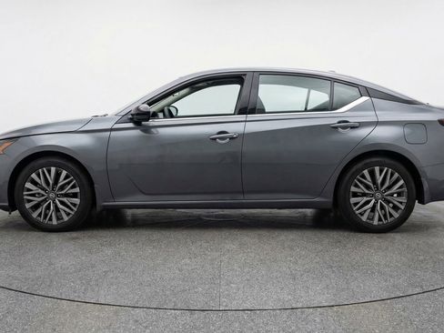 Used 2025 Nissan Altima 2.5 SV image 5