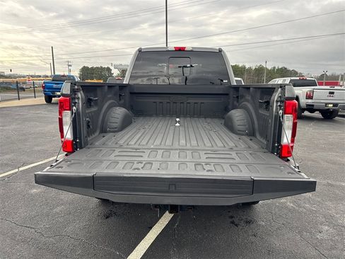 Used 2019 Ford F350 Lariat image 19