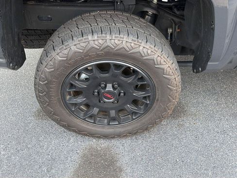Certified 2025 Toyota Tacoma SR5 AWD/4WD image 37