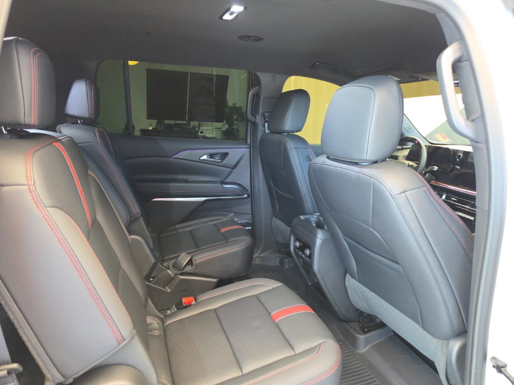 Used 2025 Chevrolet Traverse RS w/ LPO, Floor Liner Package FWD image 53
