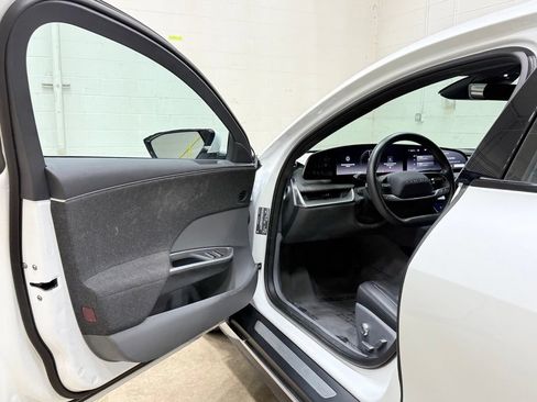 Used 2024 Lucid Air Touring AWD/4WD image 33