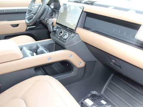 New 2026 Land Rover Defender 130 X-Dynamic SE AWD/4WD image 25