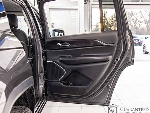 Used 2021 Jeep Grand Cherokee L Laredo w/ Luxury Tech Group I AWD/4WD image 40