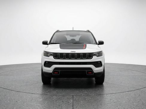 Used 2025 Jeep Compass Trailhawk image 2