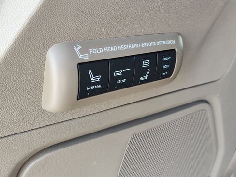 Used 2012 Chrysler Town & Country Limited w/ Luxury Group image 10