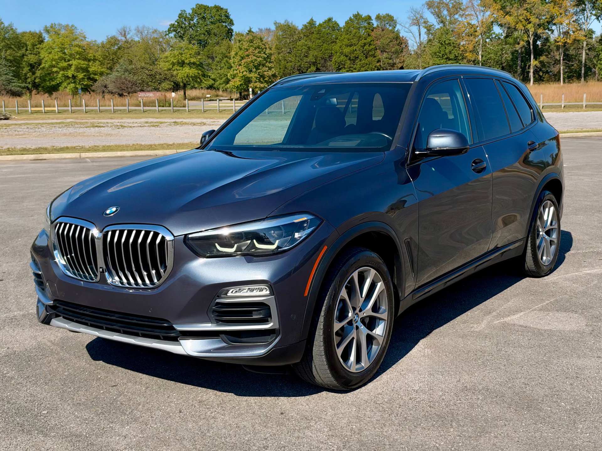 Used 2021 BMW X5 xDrive40i w/ Premium Package AWD/4WD image 2