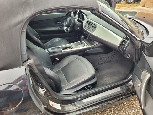 Used 2003 BMW Z4 2.5i image 6