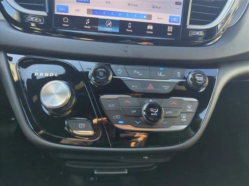 New 2026 Chrysler Voyager LX image 14