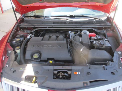 Used 2010 Lincoln MKS AWD image 4